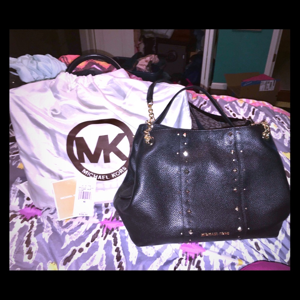 New Rare Michael Kors studded leather purse 🚨❤️